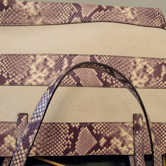 Michael Korrs purse with cosmetic bag and cover - Picture 3 of 7